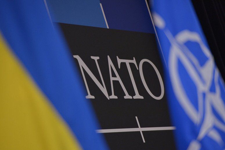 НАТО нададуть Україні велику військову підтримку та будуть допомагати в навчанні військових. У НАТО запевняють, що уважно стежать за ситуацією в Україні, в тому числі – на Донбасі і в Криму, обіцяючи нашій країні додаткову підтримку.