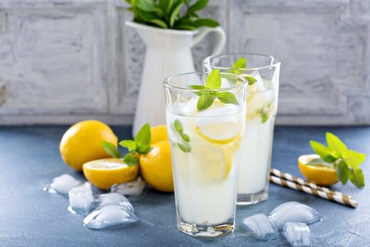 швидко і легко: 3 оригінальних способи приготування освіжаючого безалкогольного лимонаду
