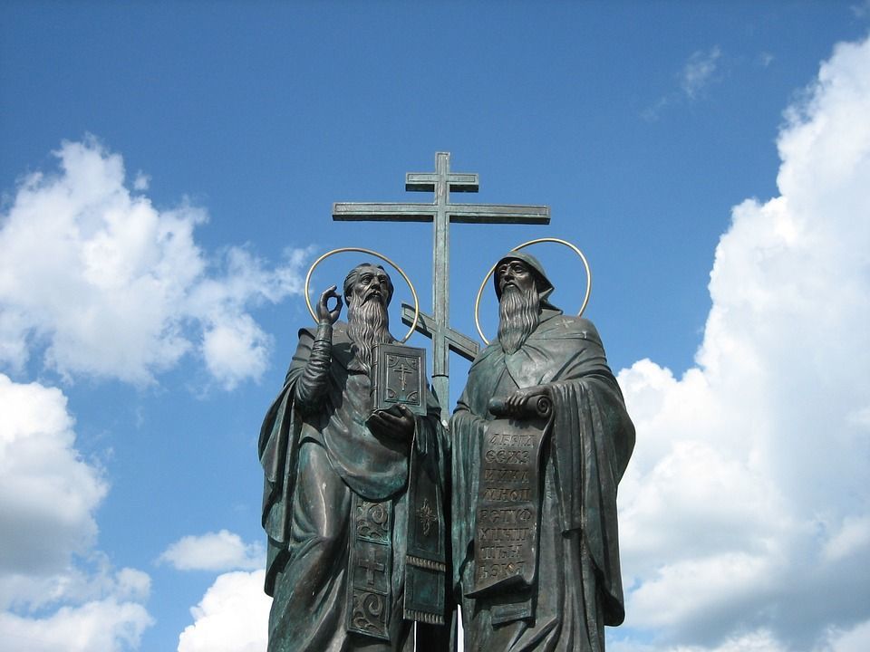 День святих Кирила і Мефодія (День слов'янської писемності та культури) відзначають 24 травня. Це свято придумали на честь творців слов'янської писемності, які визнані святими рівноапостольними братами.