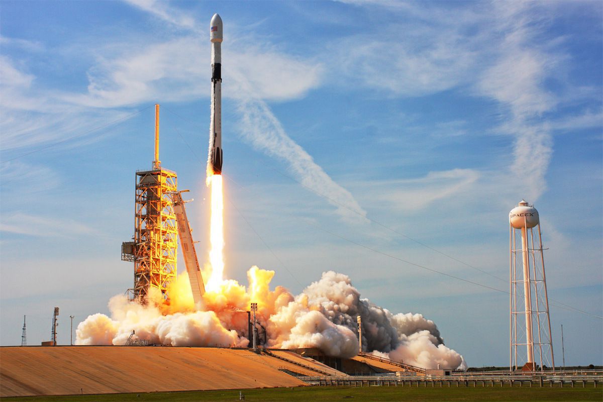 Falcon 9 вивела на орбіту 60 супутників космічного зв'язку. Всього SpaceX має дозвіл на вивід 12 000 супутників на орбіту.