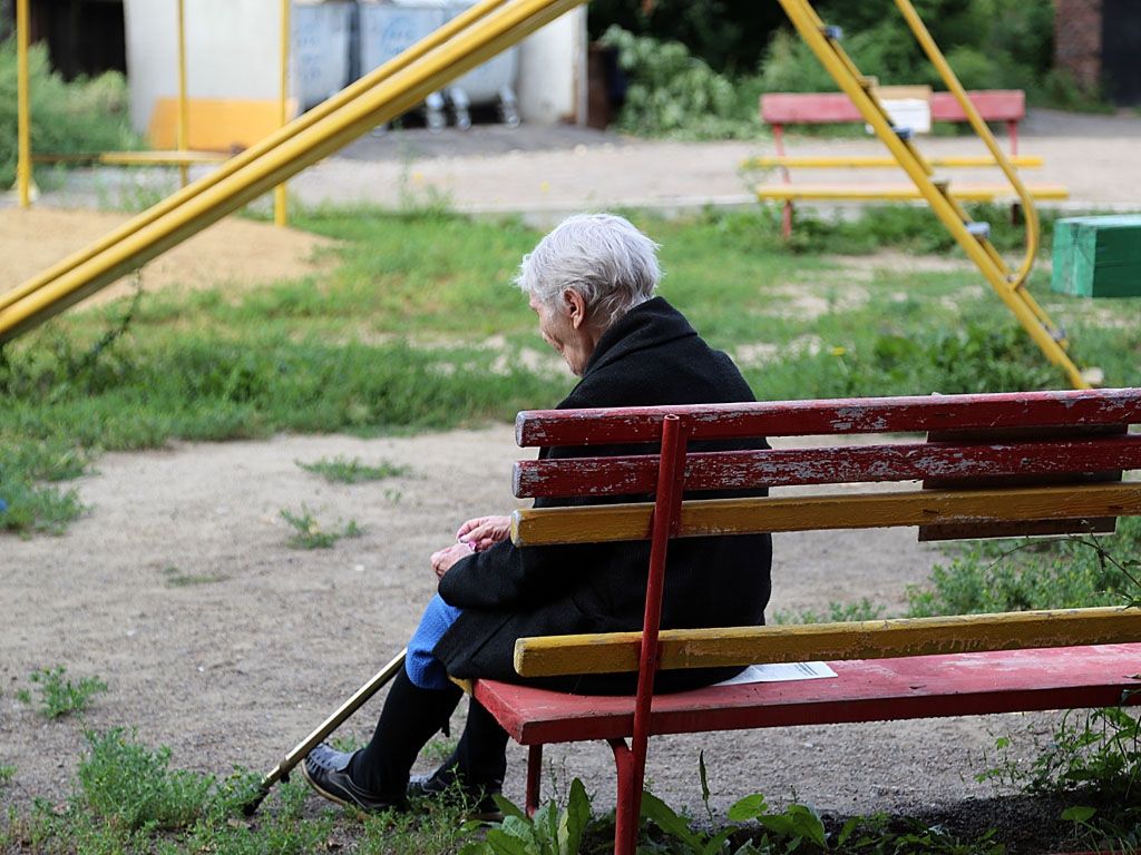 Як українцям не залишитися без пенсії в старості. З кожним роком в Україні збільшують необхідний стаж для виходу на пенсію в 60 років. 2027-м 45% українців не зможуть отримати виплату.