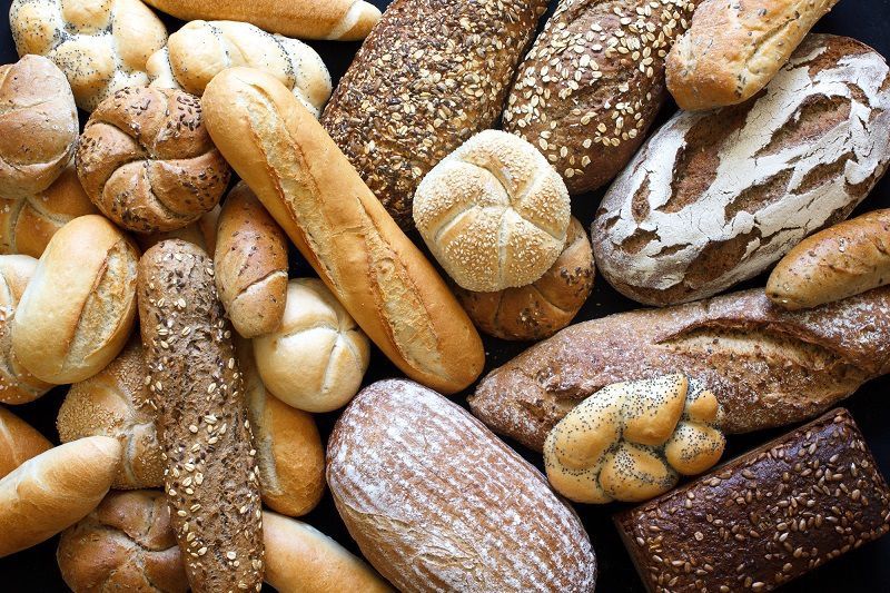 Медики рекомендують відмовитися від білого хліба, і ось чому. Ми вирішили розповісти, як відмова від хліба може позначитися на твоєму здоров'ї та зовнішньому вигляді.