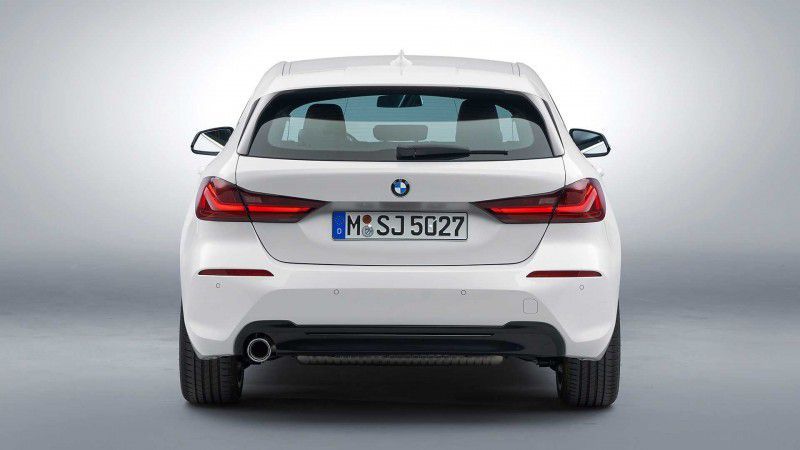 BMW показала нове покоління хетчбека 1-Series. Компанія представила повністю перероблену модель 1-ї серії, авто якої вперше отримали повний привід.