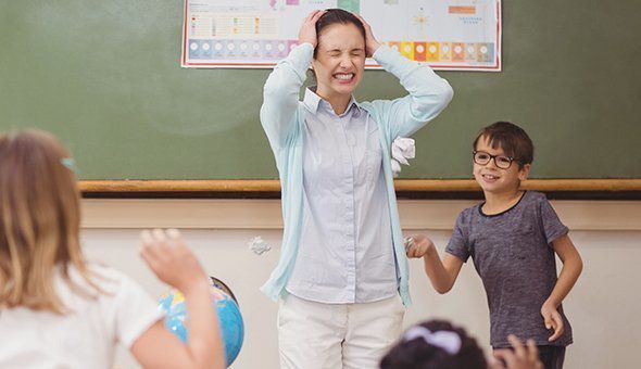 Булінг вчителів: учні київської школи організували цькування в інтернеті. У справу втрутилася поліція.