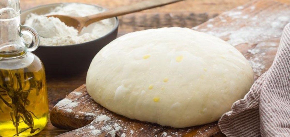 Тонке тісто без дріжджів для піци зі сметаною. Покроковий рецепт приготування тіста.