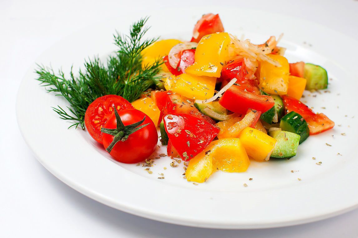 5 причин їсти овочеві та фруктові салати щодня. Вони неймовірно смачні та точно не нашкодять фігурі.