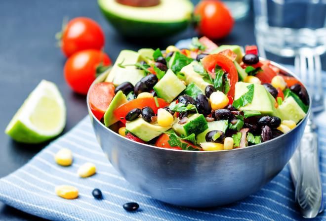5 причин їсти овочеві та фруктові салати щодня. Вони неймовірно смачні та точно не нашкодять фігурі.