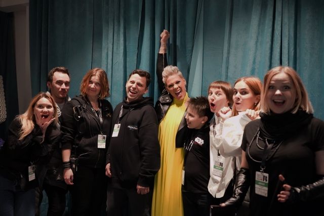 Британія в захваті: українці створили перформанс з Джеймсом Артуром на Вritain's Got Talent для 9 мільйонів глядачів. Українці потрапили в прямі ефіри Вritain's Got Talent.
