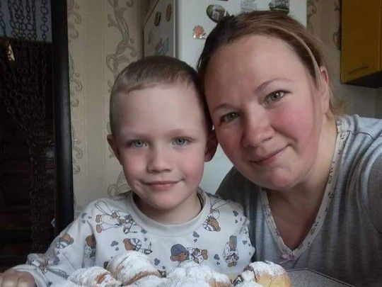 Помер п'ятирічний хлопчик, у якого стріляли двоє п'яних поліцейських. П'ятирічний хлопчик, в якого стріляли двоє п'яних поліцейських в Переяслав-Хмельницькому, помер у лікарні в Києві.