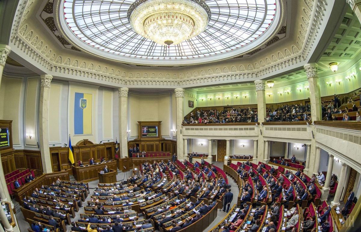 Депутати Верховної Ради прийняли закон, який передбачає процедуру імпічменту. За ухвалення відповідного рішення з техніко-юридичними поправками проголосували 279 народних депутатів.