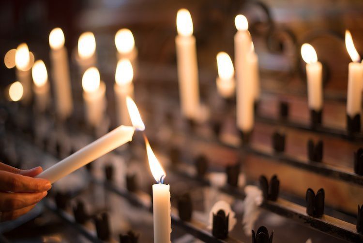 Троїцька субота у 2019 році: традиції свята. Святковий день присвячений поминанню покійних родичів і близьких людей, є важливою датою в православ'ї.