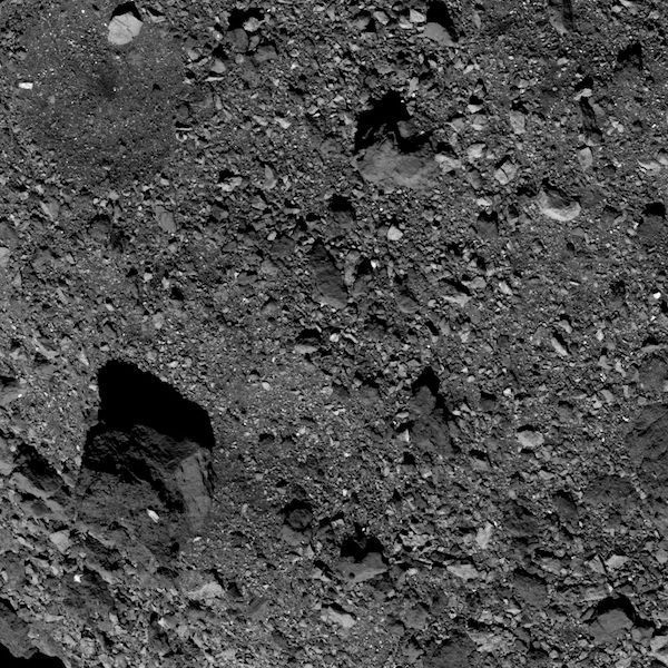 OSIRIS-REx надіслав фото кратерів на астероїді Бенну. Багато з них — ідеальні кандидати на забір ґрунту.