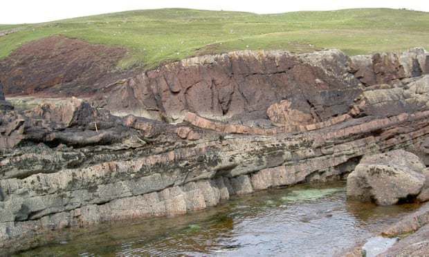 Геологи знайшли сліди кратера від астероїда на північному-заході Шотландії. Кратер є найбільшим з тих, що були знайдені на території Британії.