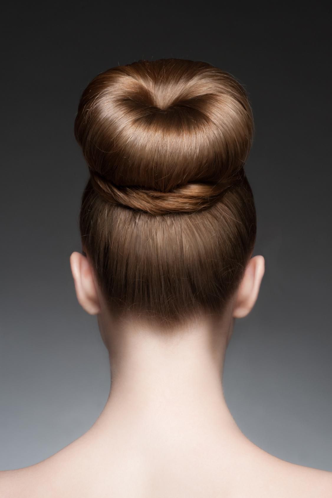 Модна зачіска "бублик": декілька сучасних і простих варіантів. Сьогодні ми вам розповімо як використовувати бублик на короткому, середньому і довгому волоссі.