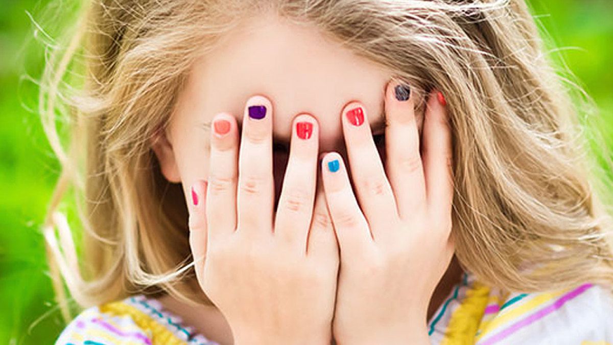 Як робити класний дитячий манікюр?. Шкіра і нігті дітей — дуже ніжні, тому їм потрібен особливий, делікатний догляд.