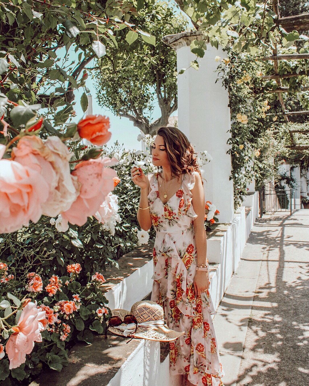 Квітковий принт — модний тренд літнього сезону 2019. Дивись галерею образів із квітковим принтом й обирай свій ідеальний лук!
