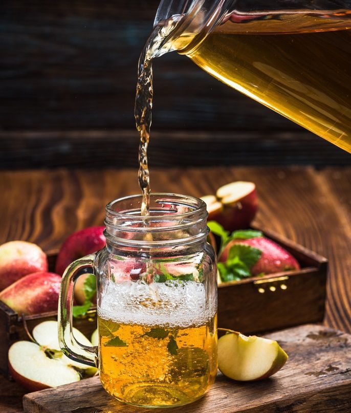 Яблучний сидр — чудовий напій у жаркий літній день. Спробуй яблучний сидр, і, ми впевнені, ти переймешся любов'ю до цього напою.