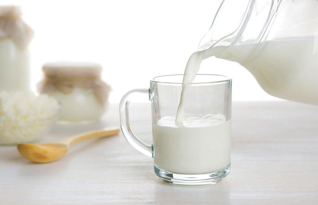 Чому молоко має білий колір?. Який компонент робить молоко білим?