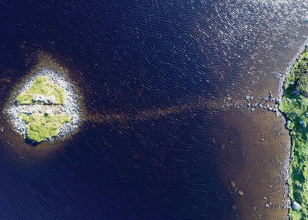 У Шотландії виявили досі невідомі штучні острови. Вони були побудовані 3,3-3,6 тисячі років до нашої ери, тоді як Стоунхендж — 2-3 тисячі років до нашої ери.