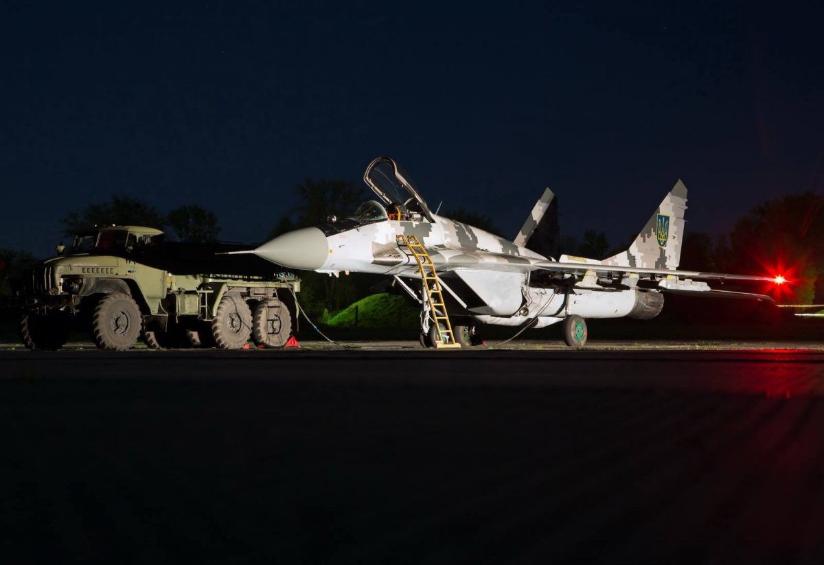 Муженко розповів як авіація ЗСУ атакувала колону батальйону «Донбас», Семенченко в люті. Екс-начальник штабу ЗСУ розповів, як у 2014 році українська авіація атакувала колону добровольчого батальйону "Донбас".