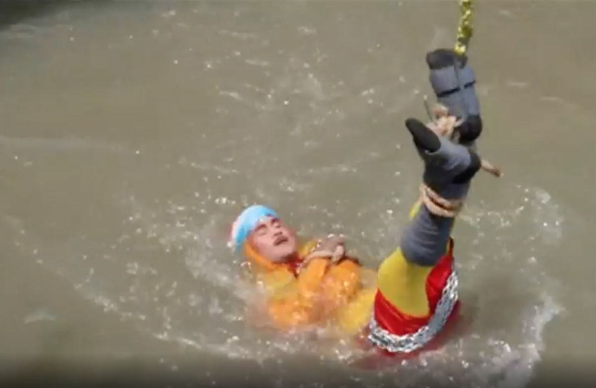 В Індії фокусник зник у річці при спробі повторити трюк Гудіні. Якщо мені вдасться, це буде магія, а якщо я помилюся — трагедія.