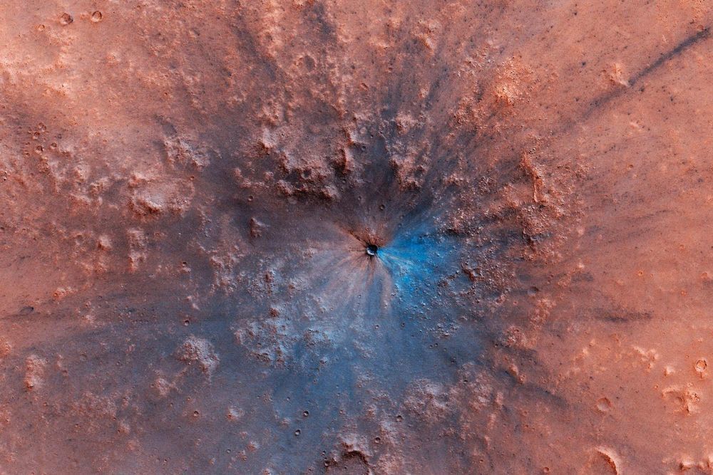 На Марсі виявлено свіжий кратер від потужного вибуху. Дослідники відзначають, що він не схожий на інші кратери, залишені від ударів невеликих метеоритів.