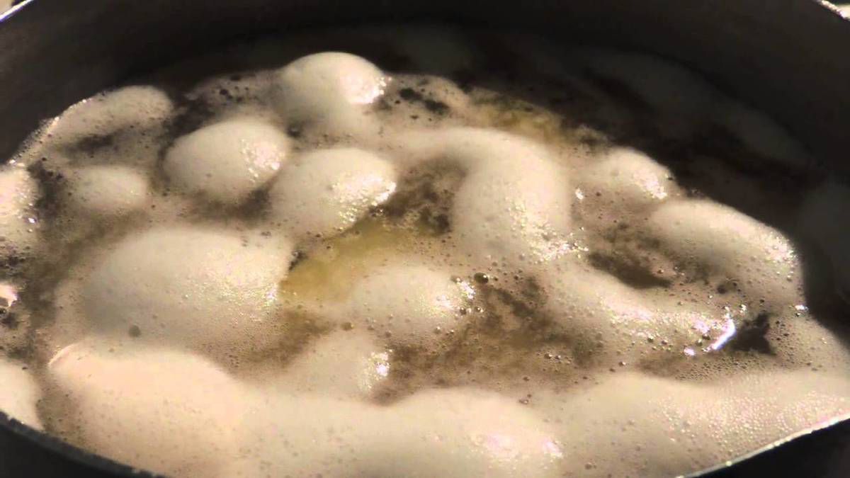 Що являє собою піна, яка утворюється при варінні картоплі?. І чи варто її знімати?