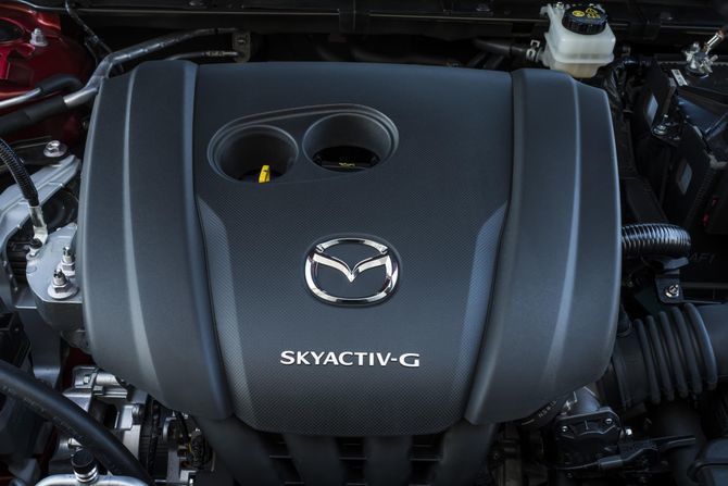 В Україні презентували новеньку Mazda 3 2019. В Україні нова Mazda 3 буде доступна в двох варіантах кузовів – 5-дверний хетчбек і седан.