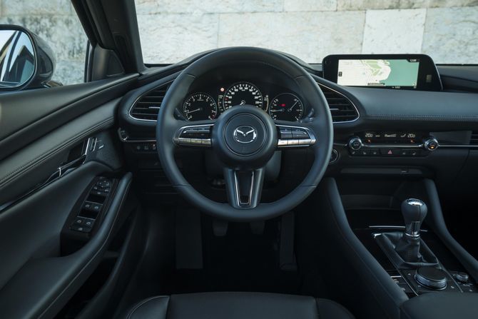 В Україні презентували новеньку Mazda 3 2019. В Україні нова Mazda 3 буде доступна в двох варіантах кузовів – 5-дверний хетчбек і седан.