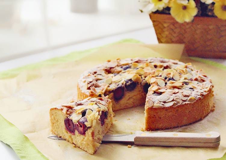Краще кулінарне поєднання: сезонний пиріг з вишнями та мигдалем