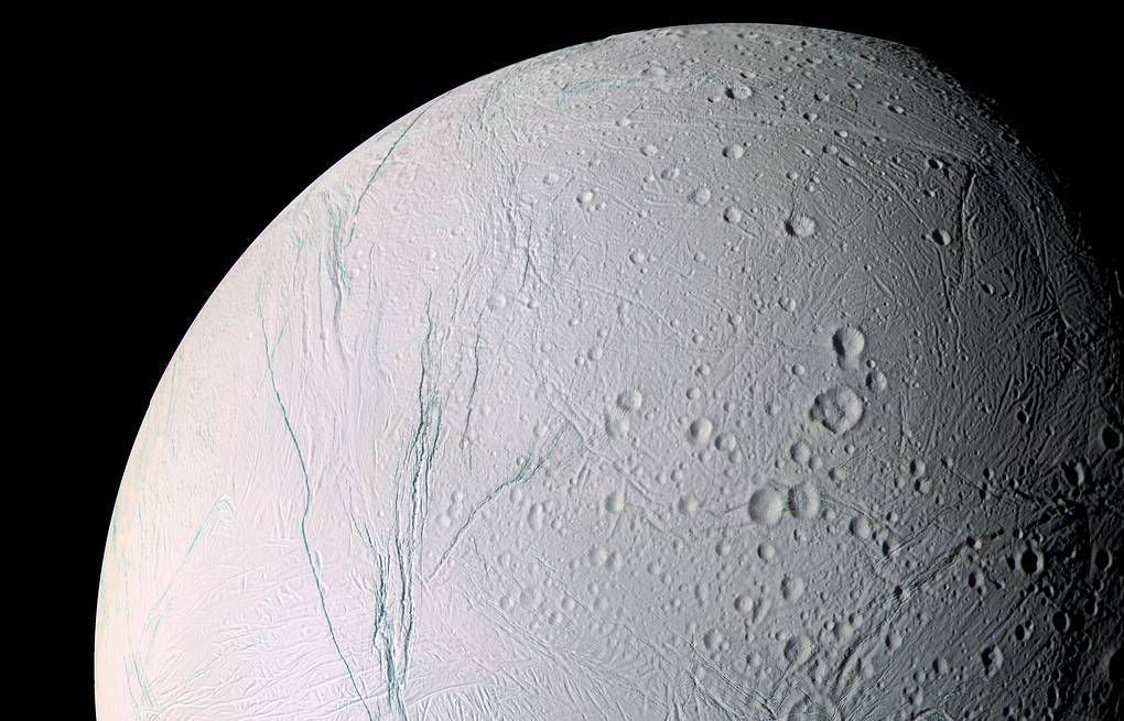 Океан Енцелада на Сатурні виявився схожим на океани Землі. Підлідний океан Сатурна виявився багатий необхідними для розвитку життя речовинами.