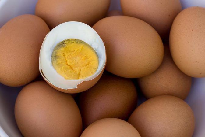 Чи можна їсти круто зварені яйця, в яких на жовтку з'явилася сіро-зелена оболонка?. Відповідь на питання, яке цікавить багатьох.