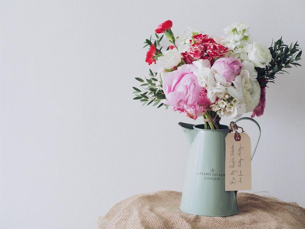 Як продовжити життя квітам у вазі. Існують нехитрі правила флористики, які змусять ваш букет порадувати своєю красою тривалий час.