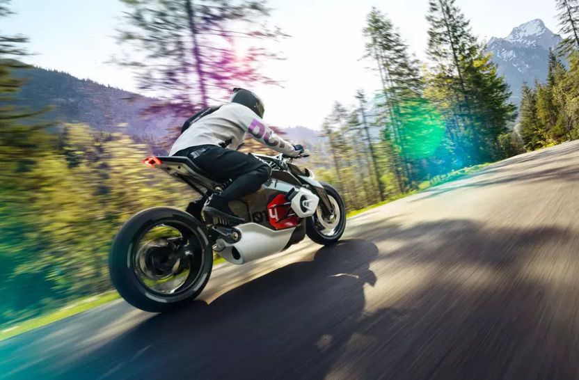 BMW працює над електромотоциклом майбутнього. Баварці хочуть перевести на електрику не тільки автомобілі, але і мотоцикли.