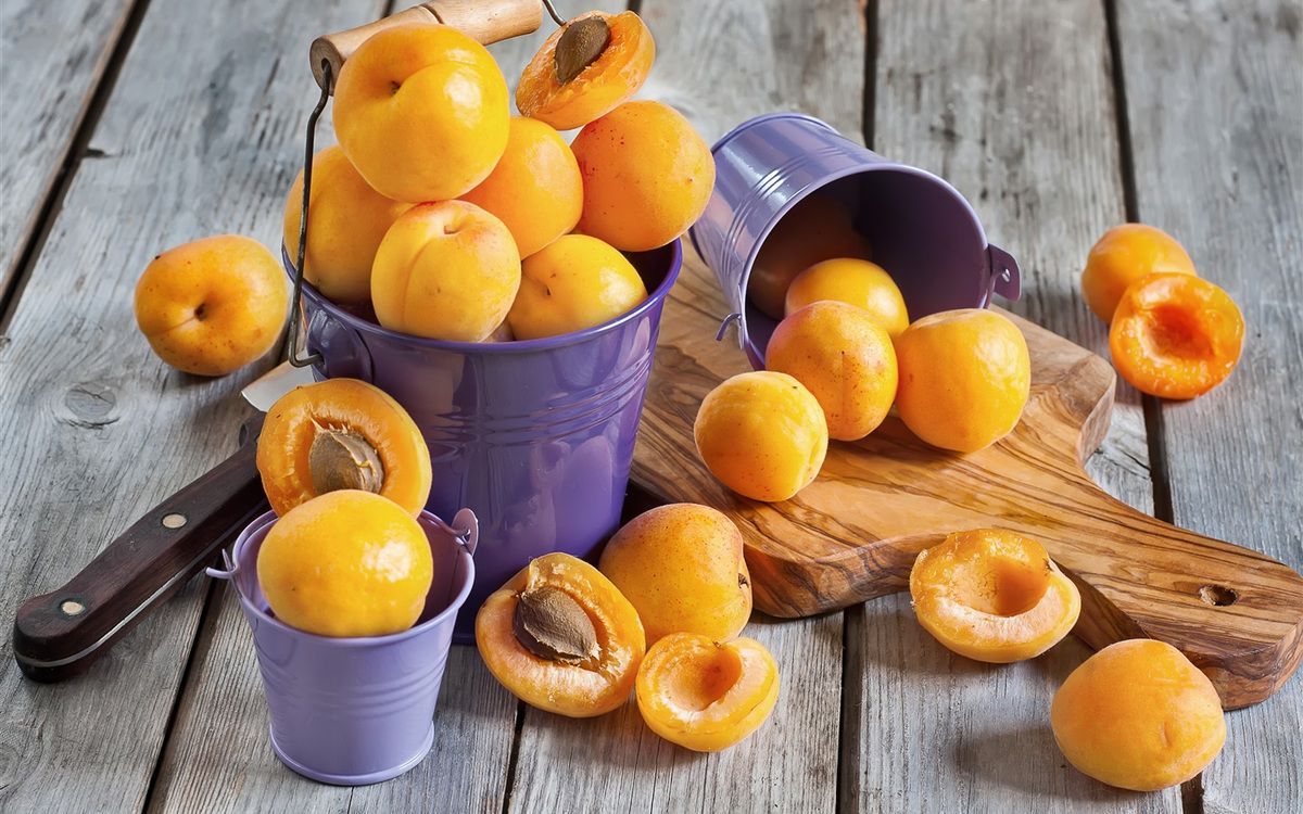 Кардіологи радять вживати абрикоси в їжу всім, хто страждає від хвороб серця. І ось чому.