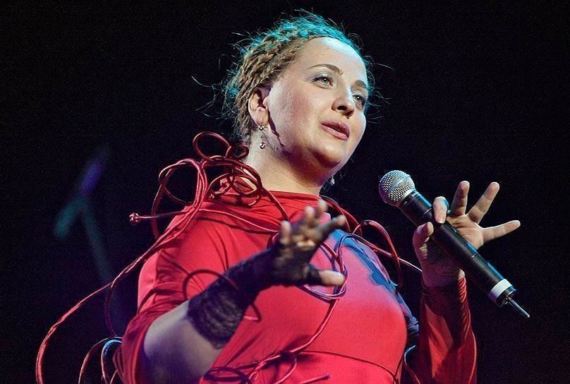 Ніно Катамадзе повідомила, що більше ніколи не буде виступати в Росії. Відома грузинська джазова співачка Ніно Катамадзе підтримала мітингувальників в Тбілісі, які з 20 червня щодня збираються біля будівлі парламенту Грузії.