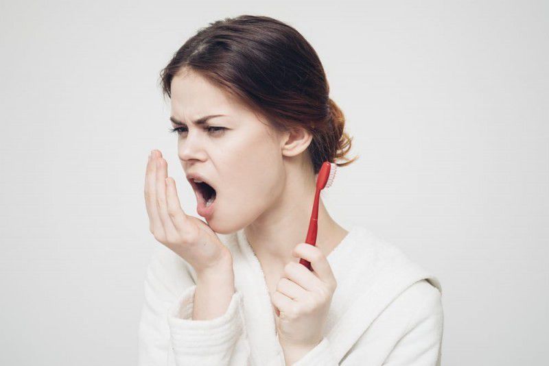 Як позбутися від неприємного запаху з рота: 5 природних засобів. Частина з них завжди знаходиться під рукою.