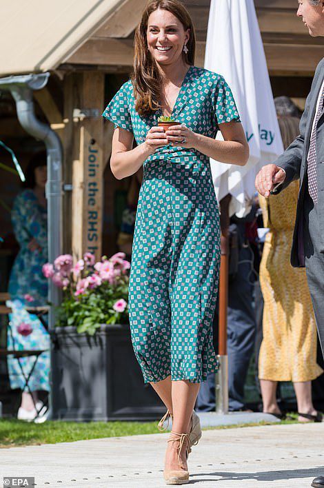 Кейт Міддлтон вразила британців своєю худорлявістю — навіть плаття бовтається на герцогині. Дійсно схудла.