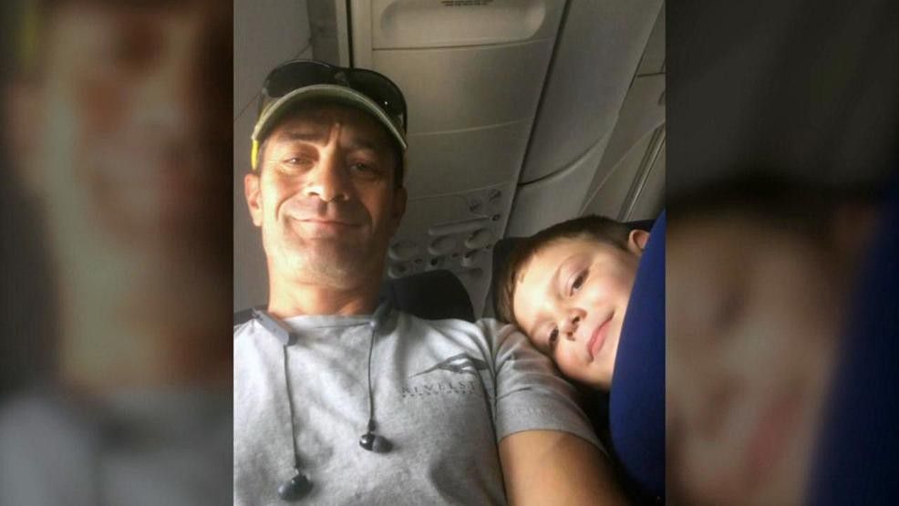 Мати переживала за сина з аутизмом, який полетів сам на літаку, але вони виявилися марними, коли вона побачила повідомлення від незнайомого. Їй прийшло повідомлення, розвіявши її побоювання.