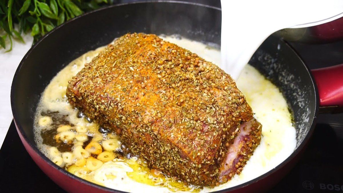 Тушковане м'ясо на сковороді: ніжне і м'яке. Щоб зрозуміти, як це смачно потрібно обов'язково приготувати та спробувати страву.