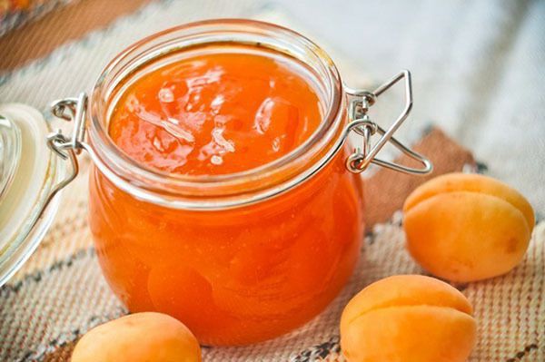 Як у бабусі: рецепти абрикосового варення. Вибирайте будь-який з рецептів та готуйте — гарантуємо, що вийде так смачно, як у бабусі!