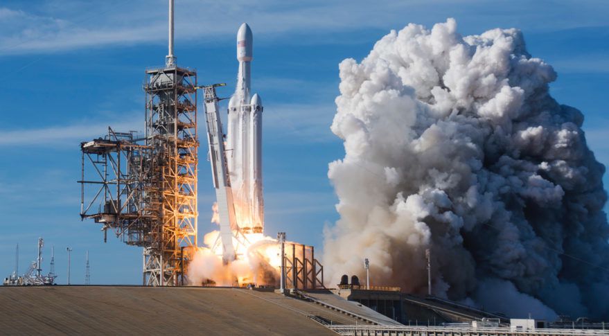 SpaceX показала повернення з космосу обтічника Falcon Heavy. Його вперше зловили в мережу на судні GO Ms Tree.