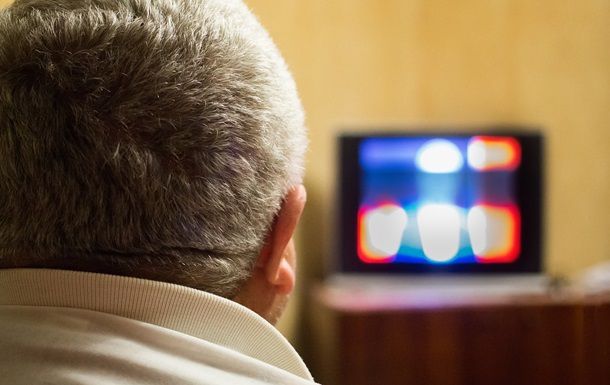 Висновок вчених: тривалий перегляд телевізора впливає на когнітивні здібності. У людей, старших 50 років, які дивляться телевізор щодня понад 3,5 години, можуть початися проблеми з мовною пам'яттю.