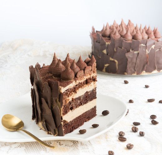 Шоколадно-кавовий торт з ніжно-просоченими коржами. Простий і легкий у приготуванні торт з шоколадно-кавовим смаком прикрасить будь-який день.