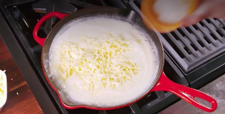 Справжній прованський рецепт "Цукіні під сиром". Ви будете в захваті від поєднання сиру і цукіні.