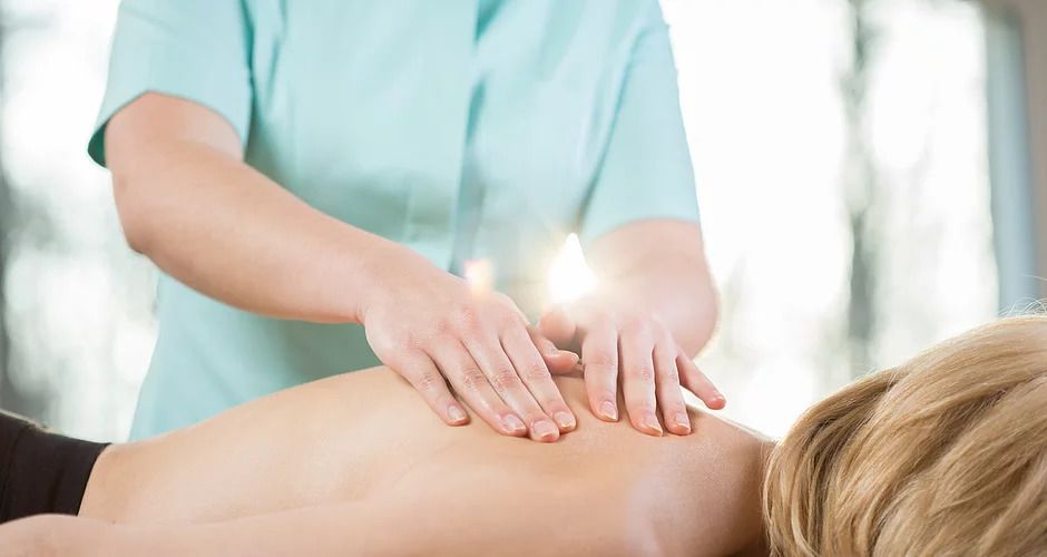П'ять запитань про лімфодренажний масаж, які хвилюють багатьох. «Кровообіг» і «лімфообіг» — схожі слова, але йдеться все ж про різні процеси.