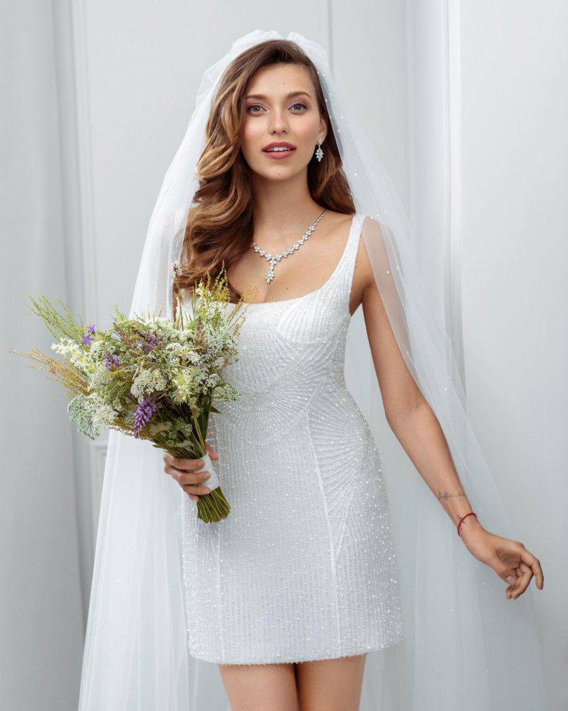 Регіна Тодоренко показала три розкішні сукні зі свого весілля. Регіна Тодоренко показала, які плаття вибрала для свого весілля.
