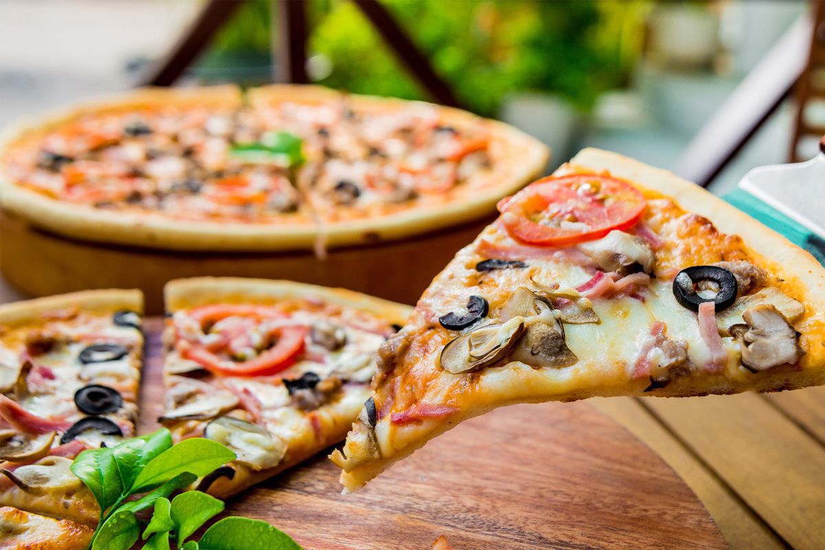 Смачна начинка для піци: найкращі рецепти в домашніх умовах. Тут ти знайдеш прості рецепти начинок для піци, які люблять мільйони гурманів по всьому світу.