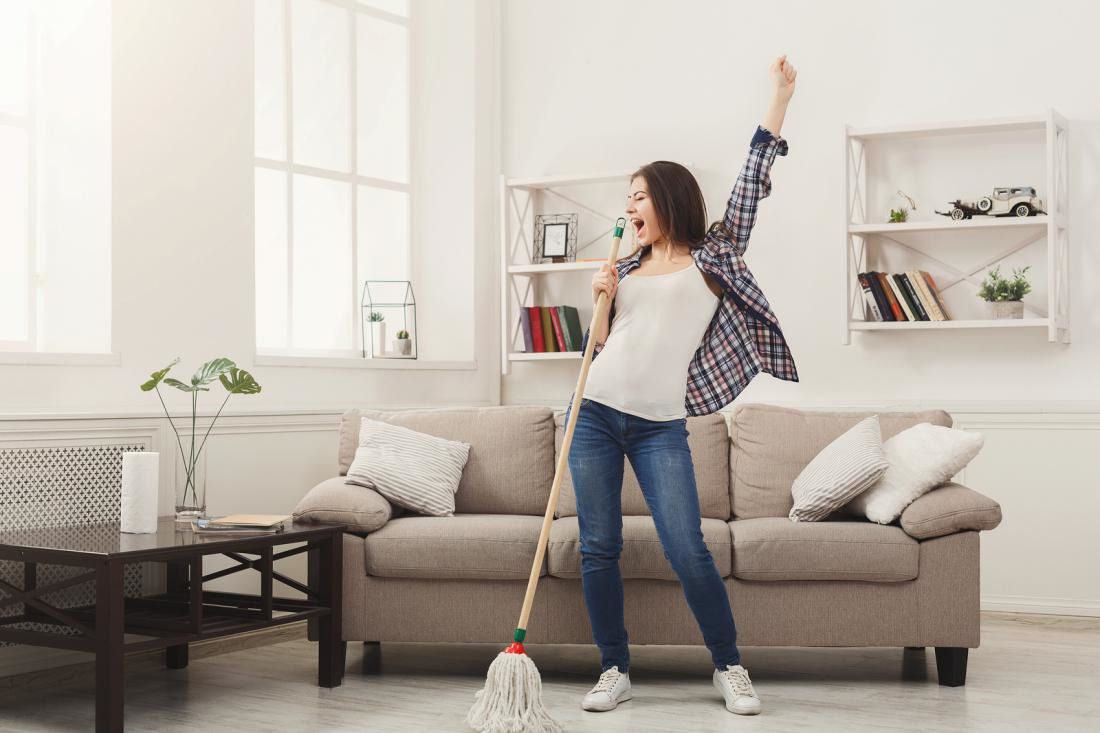 Побутові звички, які знадобляться для чистоти в будинку. Проблема багатьох полягає в тому, що вони ніяк не можуть прийняти факт, що прибирання — не каторга.