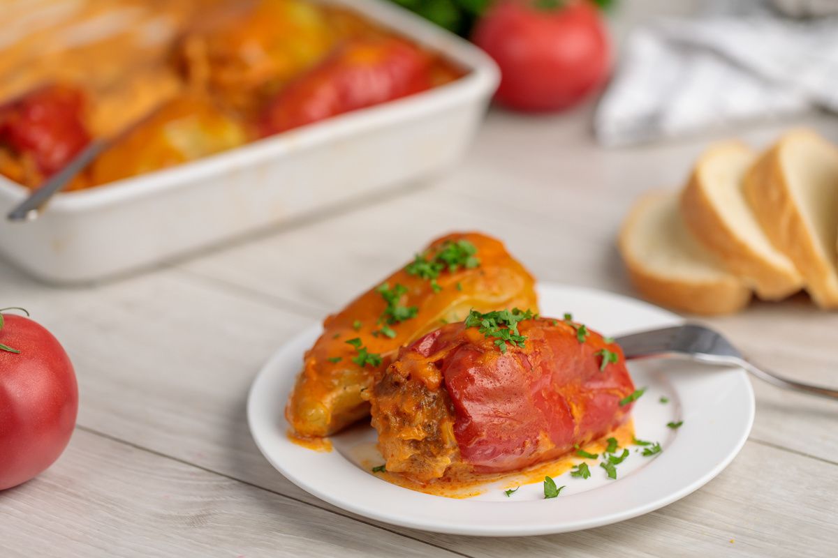 фаршировані перці в томатному соусі — це просто, красиво і мега смачно
